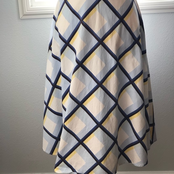 Super cute patterned lightweight dress. - Picture 6 of 8